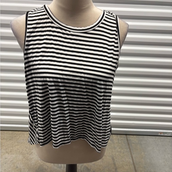 “Backless” tank top - Picture 1 of 3